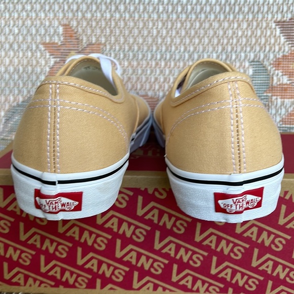 Vans WMNS Authentic
Color Theory Honey Peach
VN0A5KS9BLP
Sneakers - Picture 14 of 16
